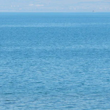 Christina-2 아파트